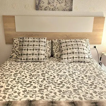 Ideal One Bedroom Center Apartment *