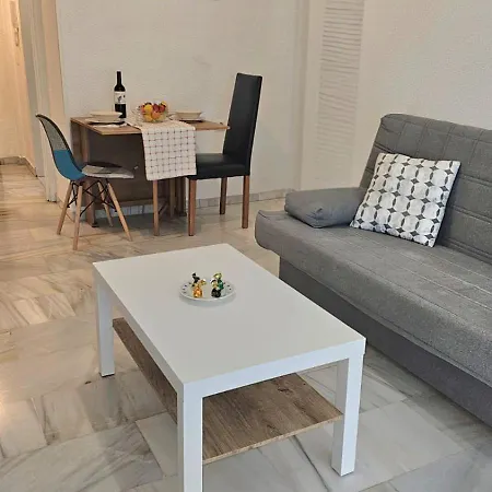 Ideal One Bedroom Center Apartment *
